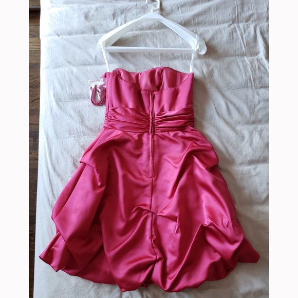 NWT David's Bridal Fucshia Bridesmaid/Cocktail/Prom knee-length dress - Picture 2 of 10